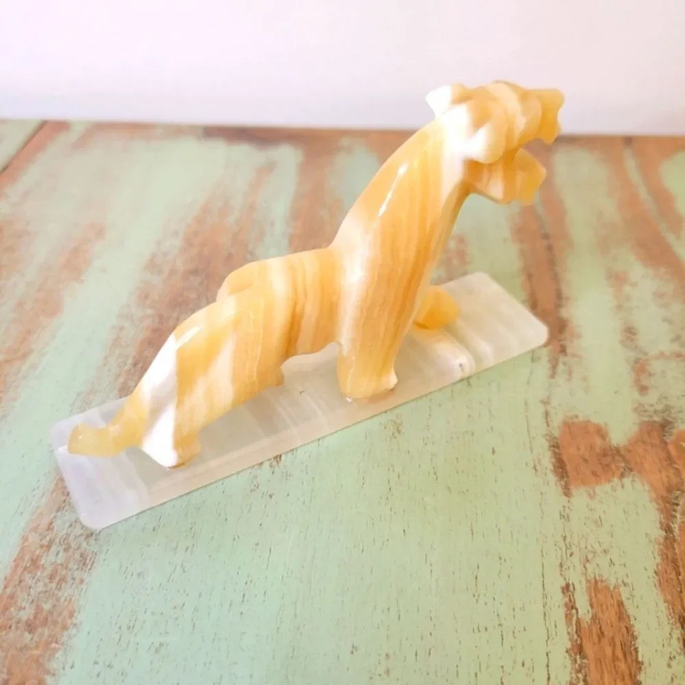 Vintage Natural Agate Lion Carved Stone Sculpture